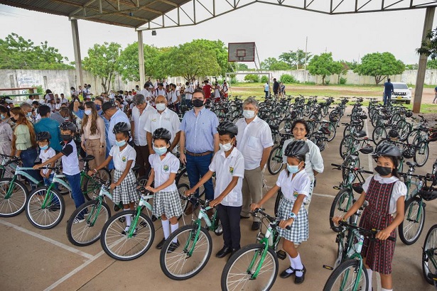 Gobierno del Cesar entregó bicicletas todoterreno a estudiantes de La Paz, Manaure y San Diego