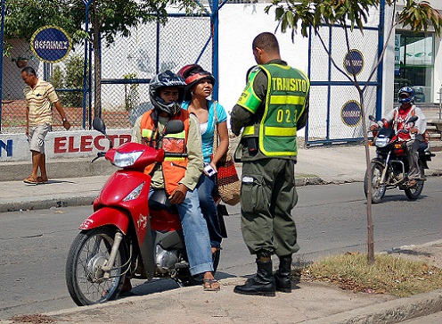 Se mantiene decreto con un cambio: propietario, su mujer y los hijos, pueden manejar las motos en Valledupar