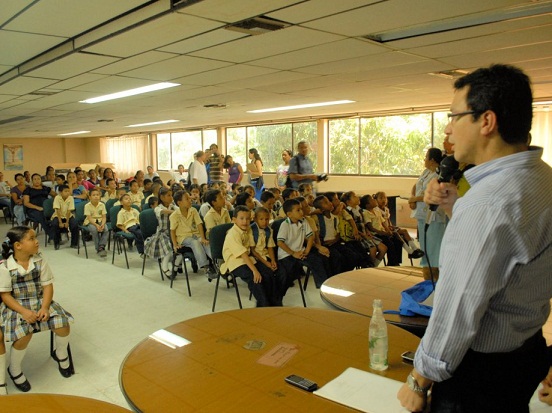 Alcalde de Santa Marta, Carlos Caicedo presenta programa de cobertura y calidad educativa