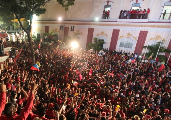 Hugo Chavez, reelegido presidente en Venezuela hasta el 2019