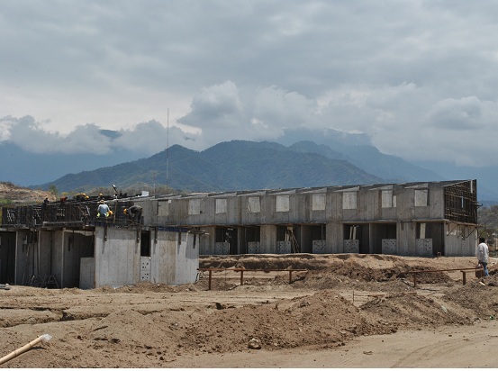 Vence plazo para que 6 departamentos postulen proyectos para las casas de los desplazados