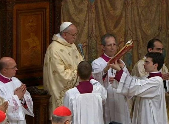 Francisco celebra su primera misa como Papa
