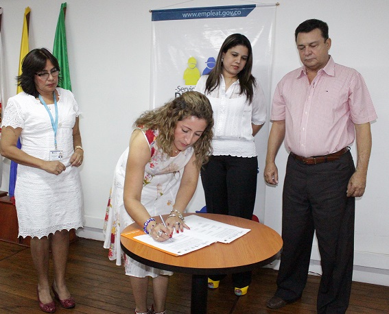 SENA firma convenio para generar 300 empleos en el Centro Comercial Los Mayales