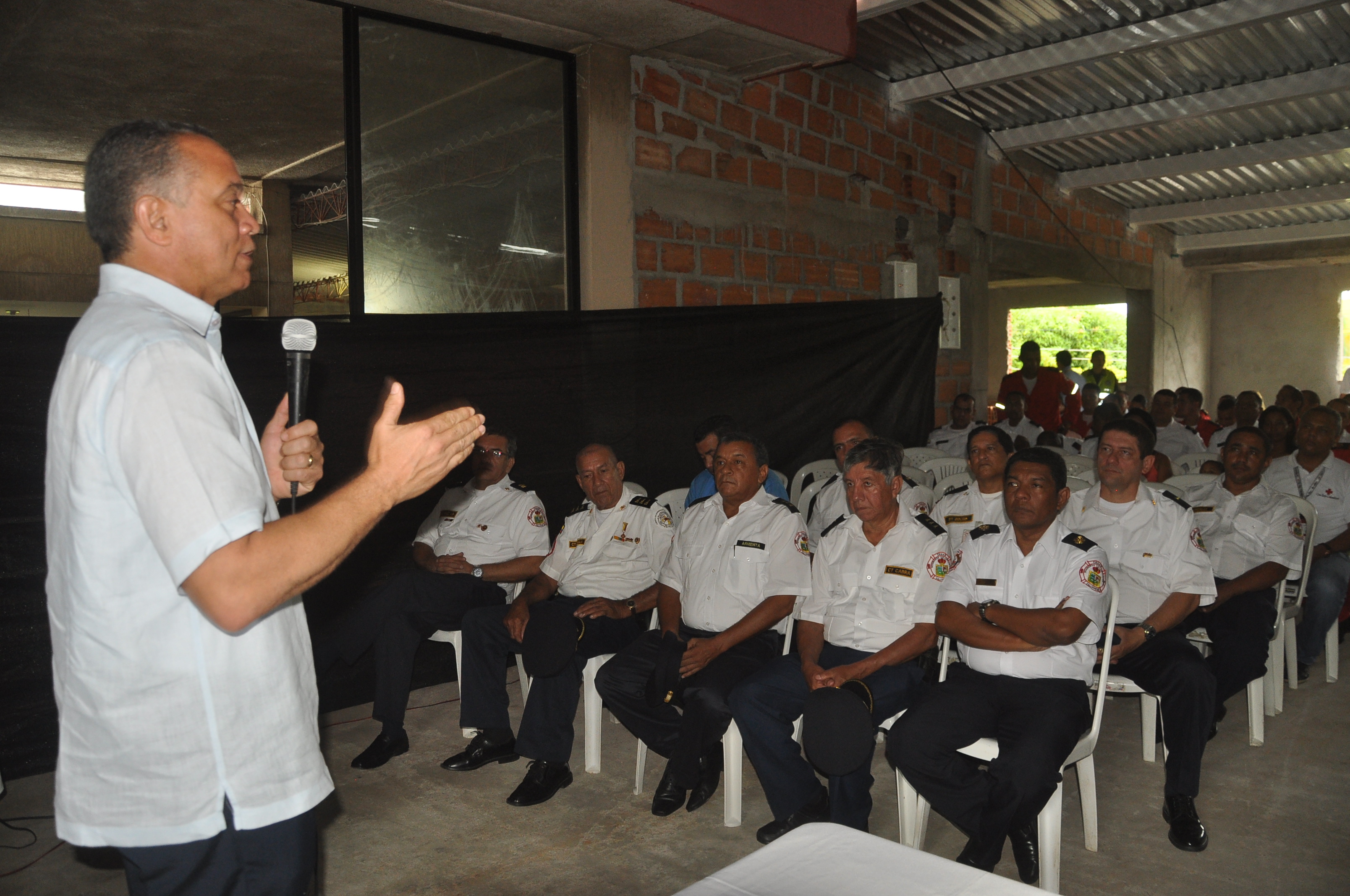 Alcalde de Valledupar, Fredys Socarras se compromete con girarle a tiempo los recursos al Cuerpo de Bombero