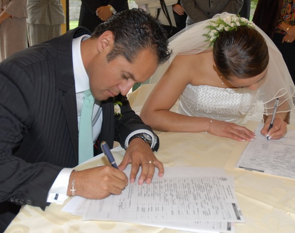 Colombianos se casan y se divorcian menos en el 2013: Supernotariado