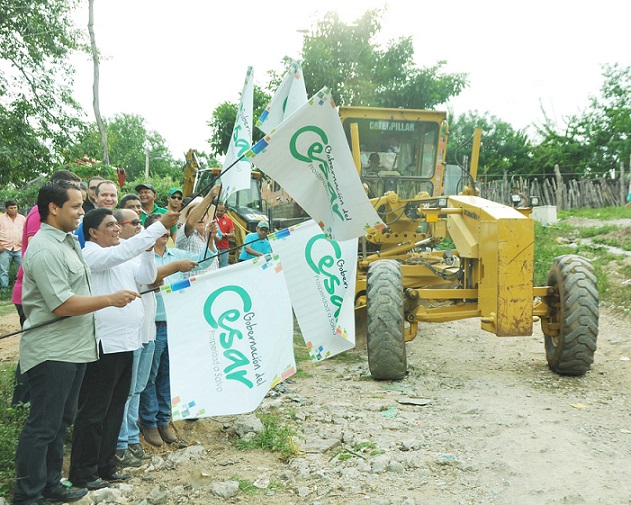 Gobernador Monsalvo lleva banco de maquinarias para obras en El Copey – Cesar