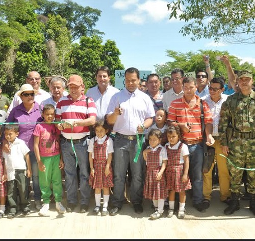 Gobernador del Cesar, Luis Alberto Monsalvo inaugura puente en Pailitas y beneficia a 420 familias