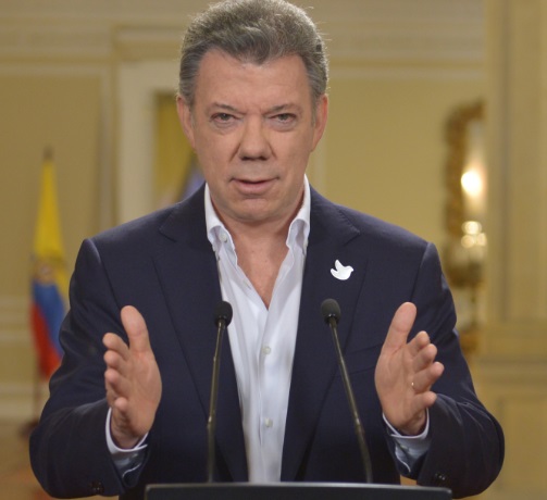 Presidente Santos hace recorte de presupuesto y ordena a sus ministros a viajar en clase ejecutiva