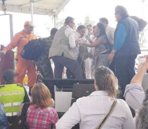 Vicepresidente Vargas LLeras se desmaya en Bucaramanga por exceso de trabajo
