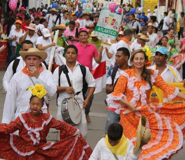 Con emotivo desfile de piloneros Gobernador y Primera Gestora dieron apertura al sexto festival Vallenato FIDES