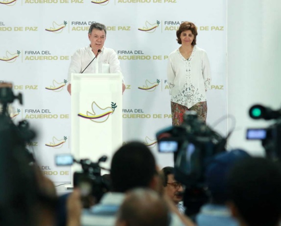 Presidente de Colombia firma con las Farc el acuerdo de paz en Cartagena
