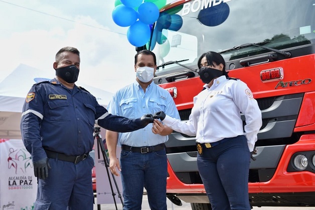Gobernador Monsalvo entregó camión cisterna a bomberos de La Paz y reiteró apoyo para todos los municipios