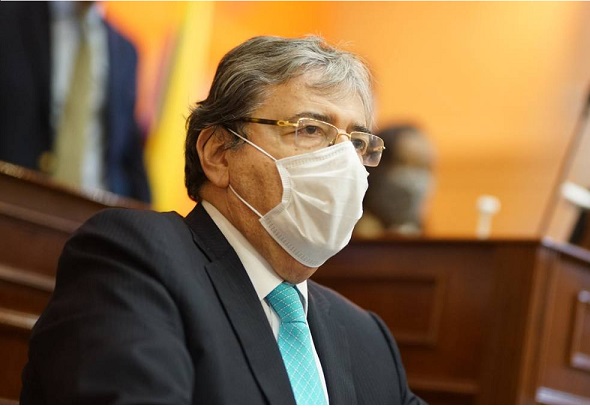 Ministro de Defensa, Carlos Holmes Trujillo, sigue hospitalizado con infección respiratoria aguda por Covid-19