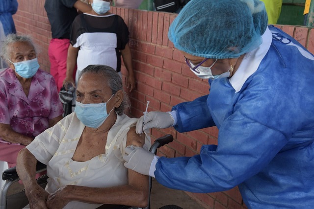 Gobierno del Cesar lideró vacunación contra covid-19 en Valledupar: inmunizadas 362 personas mayores de 80 años
