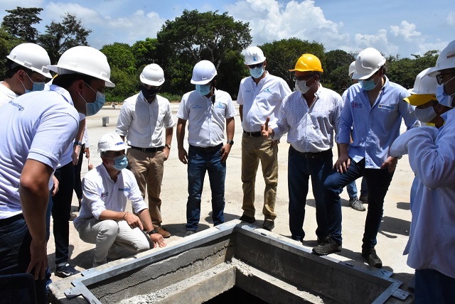 Ministro de vivienda inspecciona obra del Tanque de Almacenamiento de Agua Potable