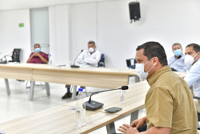 Gobernador Monsalvo busca salida a crisis del Hospital Rosario Pumarejo de López