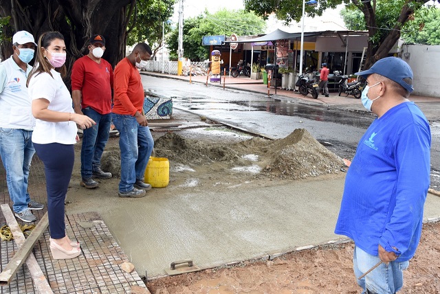 Gerente de Emdupar supervisa reposición de pavimentos y espacios públicos en la ciudad