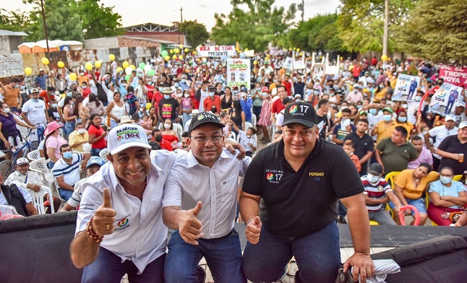Eliécer Salazar sigue recorriendo los municipios del Cesar recibiendo apoyo y adhesiones