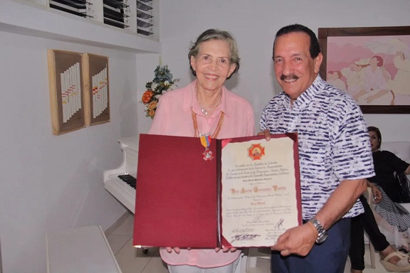 El Congreso de la República otorga reconocimiento a la cantautora vallenata Rita Fernández Padilla
