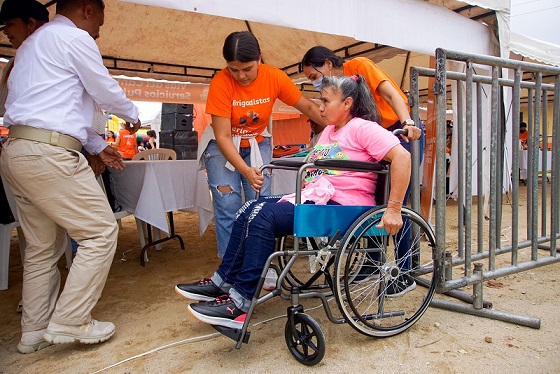 “Le doy gracias a la Gobernación por haberme dado esta silla de ruedas”, beneficiaria de las Ferias de la Equidad