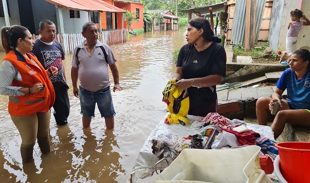 Gobernación del Magdalena atiende a las familias más afectadas por fuertes lluvias y desbordamiento de río