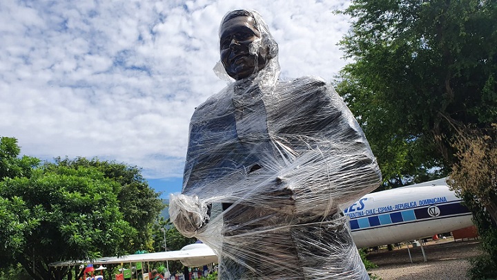 La escultura de Peter Manjarres ya está en el parque de La Provincia