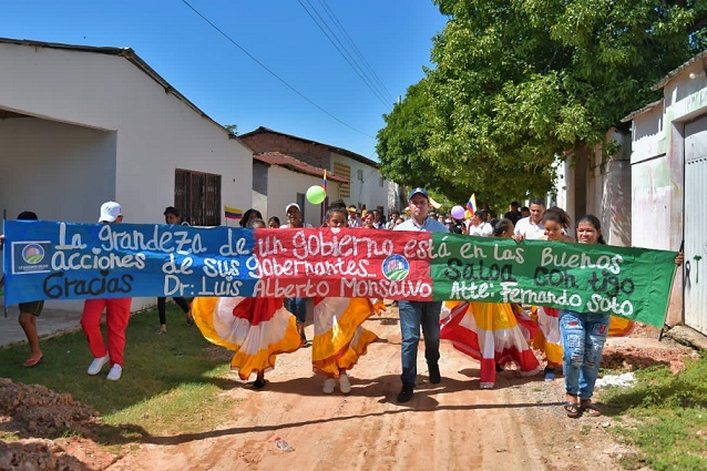 A ritmo de tamboras, Saloa agradece al Gobierno del Cesar la pavimentación de sus calles