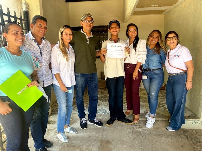Jóvenes becados en ‘Formación para el Empleo’ recibieron la buena noticia de funcionarios de la Alcaldía y Área Andina
