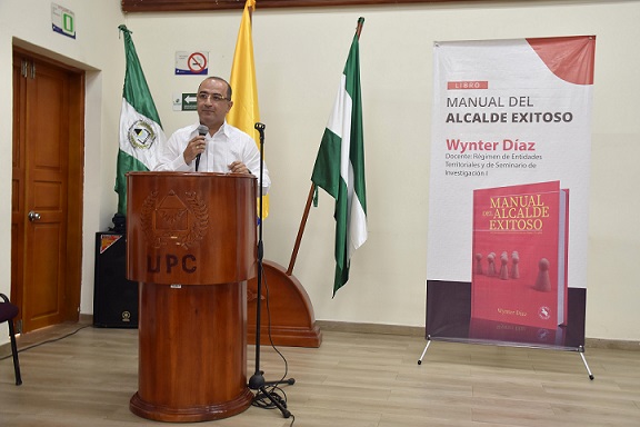 Docente de la UPC presentó obra “Manual del Alcalde Exitoso”