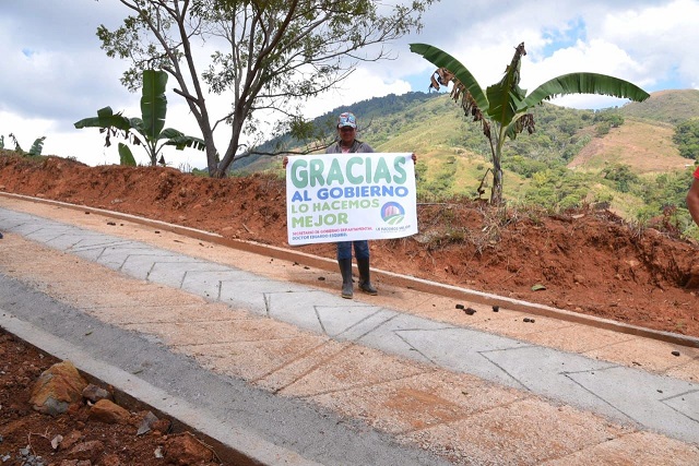JAC de la vereda Los Palmitos construyó placa huella gracias al proyecto liderado por la gobernación del Cesar