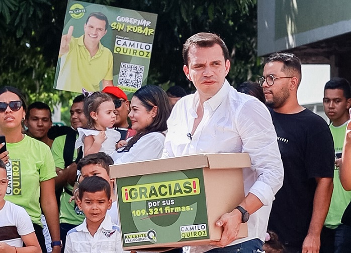 Camilo Quiroz entregó más de 100 mil firmas para avalar su candidatura a la Alcaldía de Valledupar