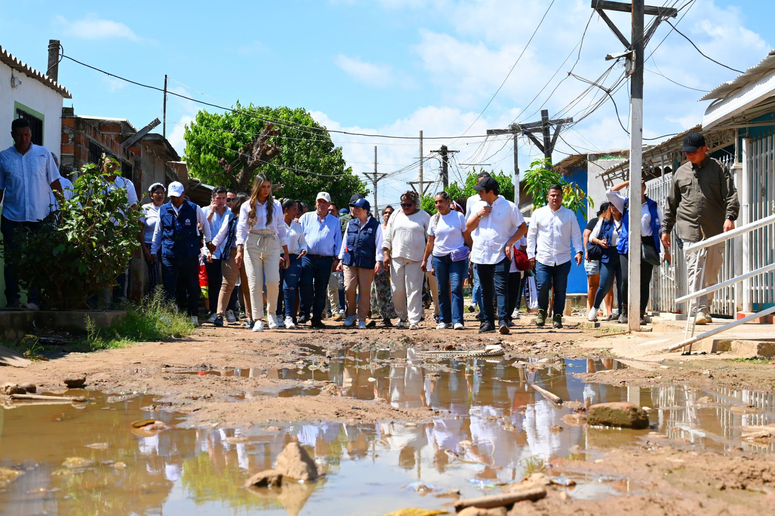 “Estaremos del lado de la comunidad”: Defensora del Pueblo Nacional recorrió predios de Sabana 1 con el Alcalde de Valledupar y la Gobernadora del Cesar