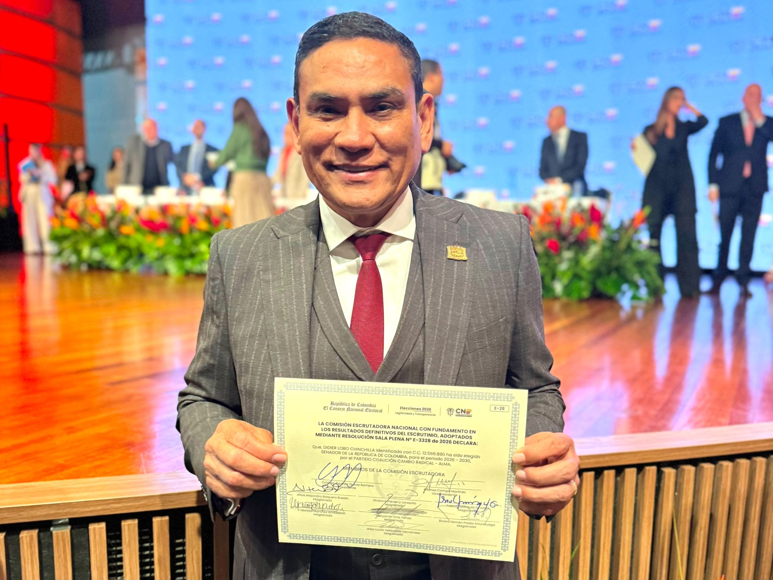 Ocho años de resultados, cuatro más de compromiso: Didier Lobo recibe su credencial como senador